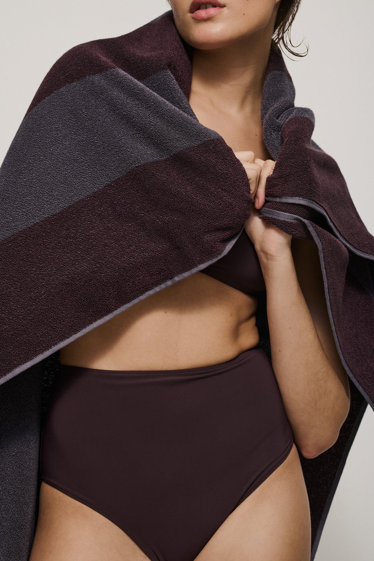 IL BURGUNDY TELOMARE TOWEL vue 3